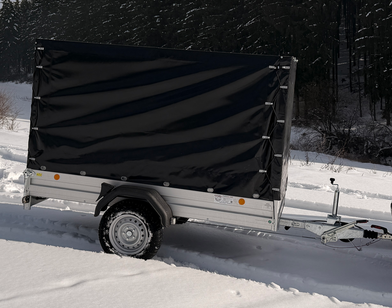 Tieflader-Anhänger mit Plane